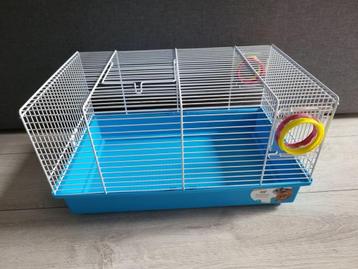 Zo goed als nieuwe Ferplast blauwwitte hamster-muizen kooi beschikbaar voor biedingen