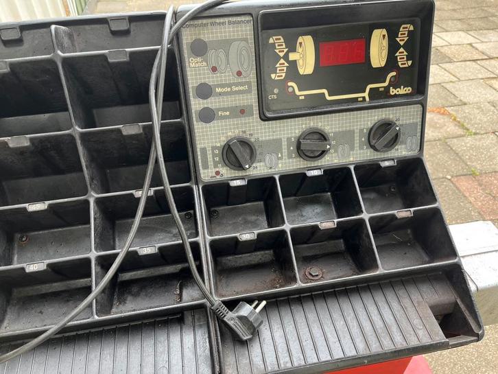 Balco 945 Balanceermachine balanceerapparaat, Auto diversen, Autogereedschap, Zo goed als nieuw, Ophalen of Verzenden