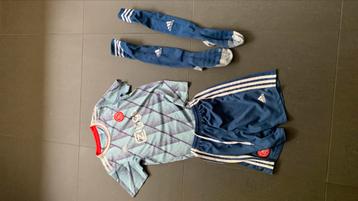 Ajax tenue maat 152 beschikbaar voor biedingen