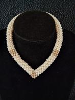 Zeer chique parelketting met goudkleurige accenten, Ophalen of Verzenden, Gebruikt, Wit, Overige materialen