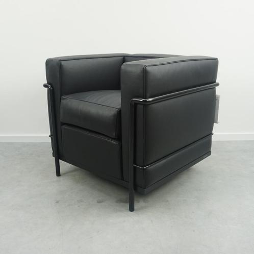Cassina LC2 Le Corbusier Fauteuil Design fauteuil Zwart, Huis en Inrichting, Fauteuils, Gebruikt, Leer, Metaal, 50 tot 75 cm, Minder dan 75 cm