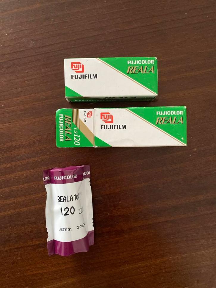 2 Fujifilm Reala 100 CS120 Rolletjes - Koel Bewaard, Audio, Tv en Foto, Filmrollen, 35mm film, Ophalen of Verzenden