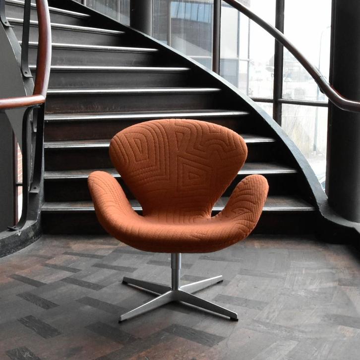 Fritz Hansen Swan Chair, Huis en Inrichting, Fauteuils, Zo goed als nieuw, Stof, 50 tot 75 cm, 75 tot 100 cm, Ophalen of Verzenden