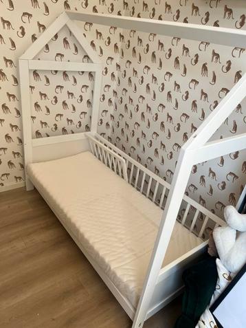 Peuterbedje huisje maat 160 x 70 wit hout beschikbaar voor biedingen