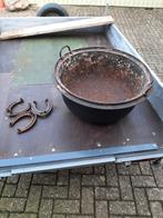 Antieke gietijzeren ketel, Ophalen