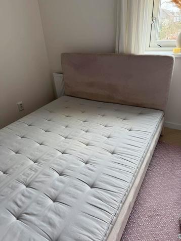 Boxspring met 2 matrassen en topper