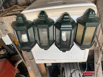 Vier vintage buitenlampen beschikbaar voor biedingen