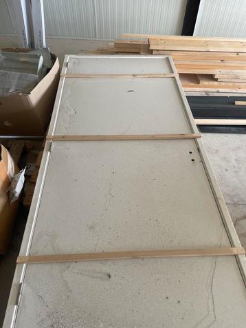 2 grote nieuwe witte deuren beschikbaar voor biedingen