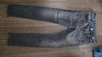Kinderkleding  beschikbaar voor biedingen