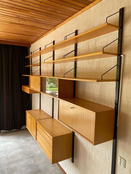 Origineel Poul Cadovius Royal System – Mid-Century Design, Huis en Inrichting, Kasten | Wandmeubels, Gebruikt, 200 cm of meer
