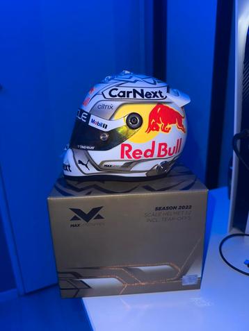 Max Verstappen 1:2 helm 2022 beschikbaar voor biedingen