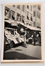 Oude foto straatbeeld met markt kramen circa 1950, Foto, Ophalen of Verzenden, Zo goed als nieuw, 1940 tot 1960