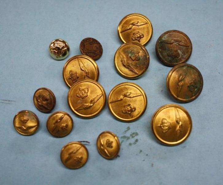 Set van Nederlandse militaire knopen, Verzamelen, Militaria | Algemeen, Luchtmacht, Kleding of Schoenen, Nederland, Ophalen of Verzenden