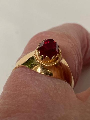 Geel gouden ring rode steen 750-18 karaat  beschikbaar voor biedingen