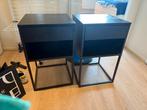 2x Vikhammer Nachtkastjes Zwart, Huis en Inrichting, Slaapkamer | Nachtkastjes, Ophalen, Gebruikt, Minder dan 45 cm, Metaal of Aluminium