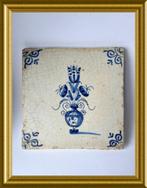 Antieke tegel: vaas met gezicht, mascaron, Antiek en Kunst, Ophalen of Verzenden