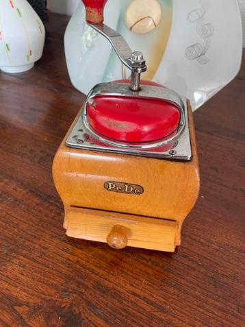 Vintage PeDe Koffiemolen beschikbaar voor biedingen