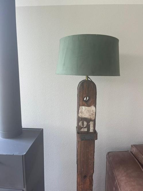 Staande houten lamp, Huis en Inrichting, Lampen | Vloerlampen, Zo goed als nieuw, 100 tot 150 cm, Hout, Ophalen