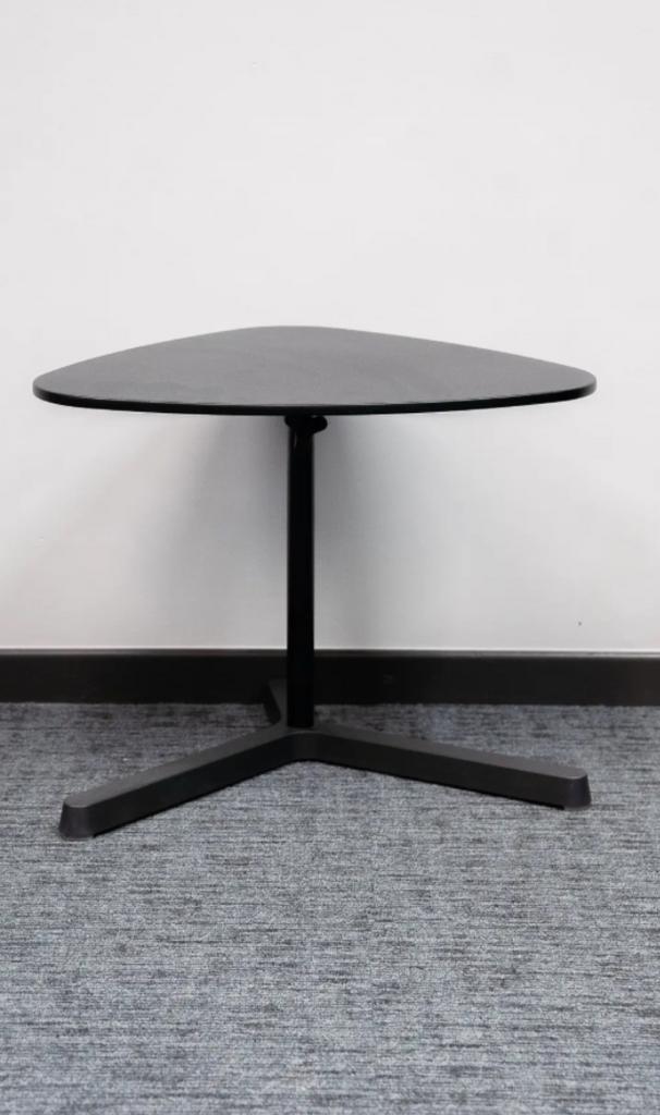 Laptoptafel IKEA Zwart - Zeer Nette Staat, Computers en Software, Laptoptafels, Zo goed als nieuw, In hoogte verstelbaar, Ophalen