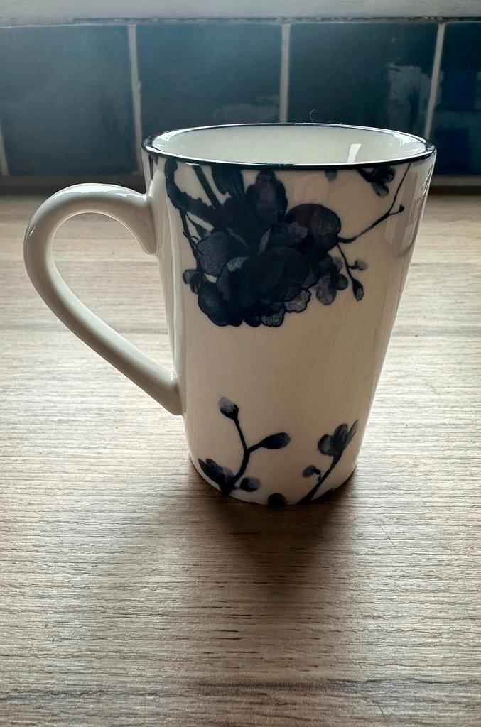 GEZOCHT koffiekopjes/bekers Gusta Peony, Huis en Inrichting, Keuken | Servies, Zo goed als nieuw, Kop(pen) en/of Schotel(s), Overige stijlen