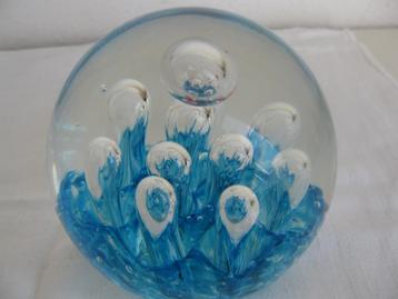 Prachtige presse papier in uitstekende staat. beschikbaar voor biedingen