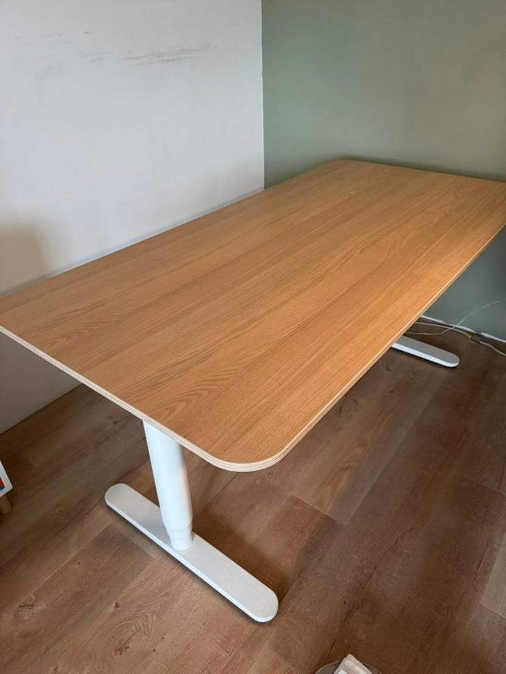 IKEA Bekant zit/sta bureau (160x80cm eiken), Huis en Inrichting, Bureaus, Zo goed als nieuw, Stabureau, Elektrisch, In hoogte verstelbaar