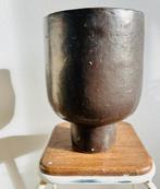 Urbane Nature Culture Monte Bloempot - Donkerbruin, Huis en Inrichting, Woonaccessoires | Vazen, Ophalen, Overige kleuren, Aardewerk of Porselein