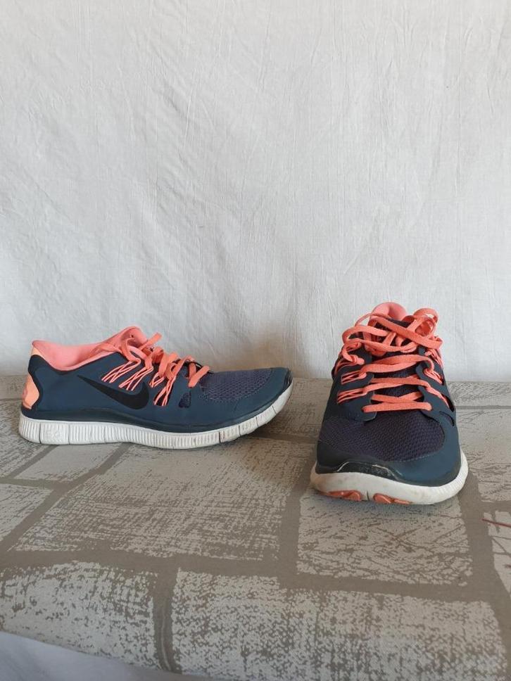 Grijs roze hardloop schoenen. mT 40,5 Merk Nike Free, Kleding | Dames, Schoenen, Zo goed als nieuw, Sneakers of Gympen, Grijs