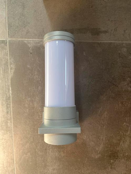 Fin-Motion Buitenlamp Wandlamp Zilver Nieuw, Huis en Inrichting, Lampen | Wandlampen, Nieuw, Ophalen of Verzenden