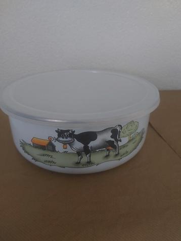 Vintage emaille witte schaal met afbeelding koe beschikbaar voor biedingen