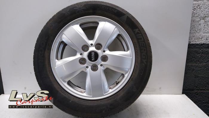 Velg + Band van een Mini Mini, Auto-onderdelen, Banden en Velgen, Personenwagen, Gebruikt, 3 maanden garantie, Ophalen of Verzenden
