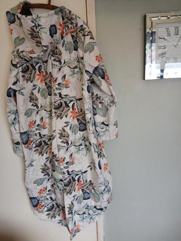 Bloemenprint jas met Capuchon (shein) beschikbaar voor biedingen