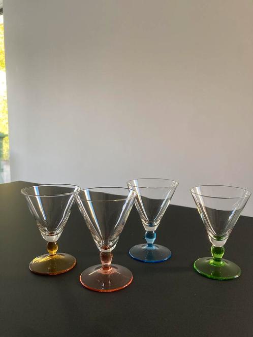 Vier Franse borrelglaasjes, mid century (1950’s), Verzamelen, Glas en Borrelglaasjes, Nieuw, Borrel- of Shotglas, Ophalen of Verzenden