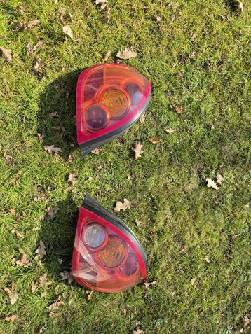 Achterlicht rechts of links Nissan Almere Hatchback N16 (200 beschikbaar voor biedingen