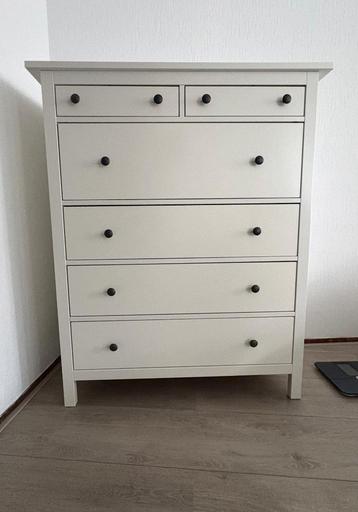 Hennes ladenkast  beschikbaar voor biedingen