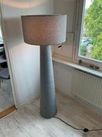 Kwantum vloerlamp pandia grijs, Huis en Inrichting, Lampen | Vloerlampen, Ophalen, Zo goed als nieuw, 150 tot 200 cm