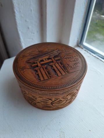 Vintage houten sieradendoosje met Japans tafereel beschikbaar voor biedingen