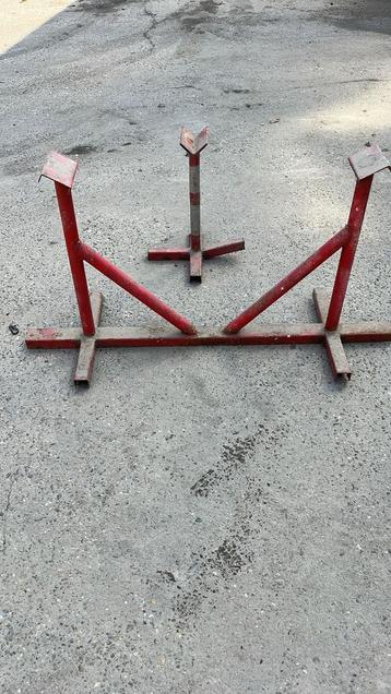 Mooie boot steunen voor stalling. beschikbaar voor biedingen