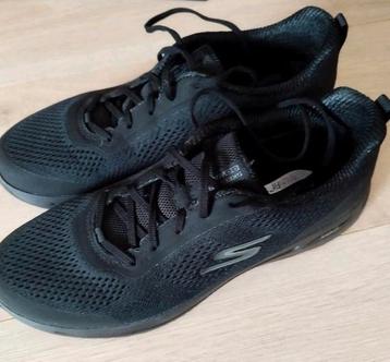 Skechers maat 42 arch fit air cooled beschikbaar voor biedingen