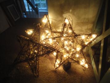 3 GOUDKLEURIGE STERREN met VERLICHTING + ophangoog, 40 cm beschikbaar voor biedingen