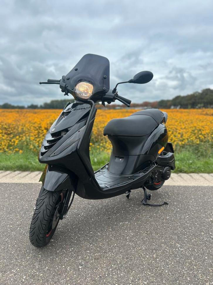 Piaggio Zip, Fietsen en Brommers, Scooters | Piaggio, Zo goed als nieuw, Zip, Maximaal 45 km/u, Benzine, Ophalen