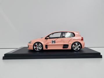Ivy Merit
Volkswagen Golf GTI W12 (650pk) 1/199 1:18 Nieuw  beschikbaar voor biedingen