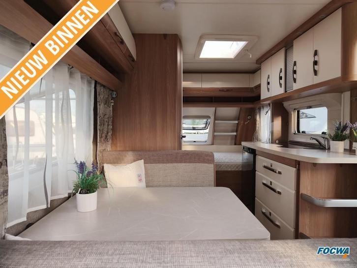 Hobby De Luxe 440 SF Mover Dwarsbed Zit Thule, Caravans en Kamperen, Caravans, Bedrijf, tot en met 4, 1000 - 1250 kg, Treinzit