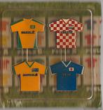 Vier diverse voetbal WK pins Brazilie Kroatie Australie Japa, Verzenden, Zo goed als nieuw