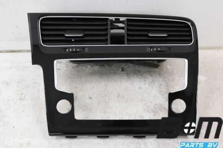 Lakzwarte navigatie omranding VW Golf 7 5G1819743D, Auto-onderdelen, Dashboard en Schakelaars, Gebruikt