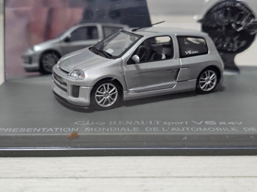 Renault Clio Sport V6 Millenium - UNIVERSAL HOBBIES 1/43 - DV6591 - Occasion