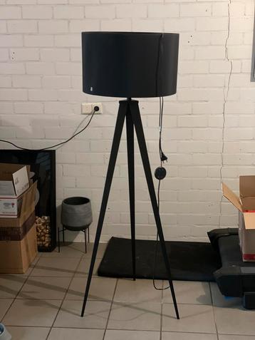 Lamp gratis af te halen beschikbaar voor biedingen