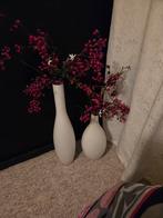 Twee witte vazen met rode bessen, Ophalen, Wit, Aardewerk of Porselein, Zo goed als nieuw