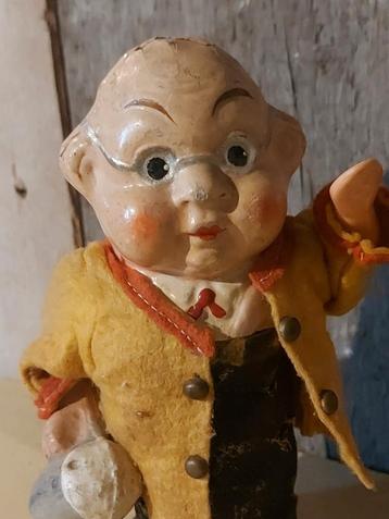 Superleuk, gek ,oud, Papier-mache bier popje  beschikbaar voor biedingen