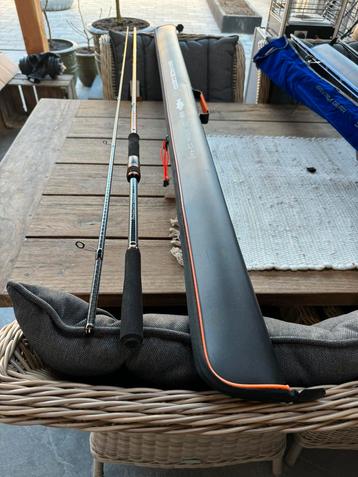 nieuwe savage gear sgs8 3.05m en 12-46 gr hengels , de top ! beschikbaar voor biedingen